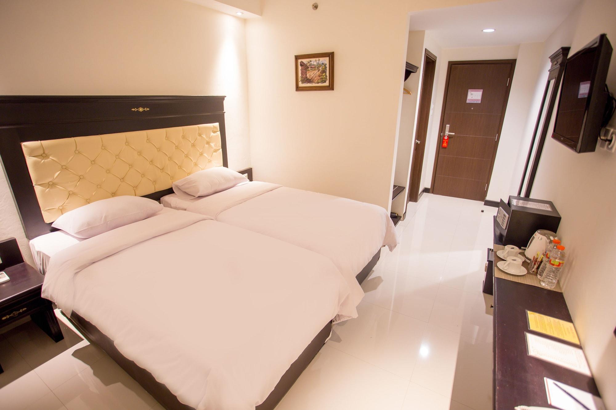 Same Hotel Malang Exterior foto